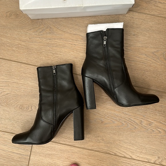Steve Madden Editor Black Booties - Picture 4 of 5